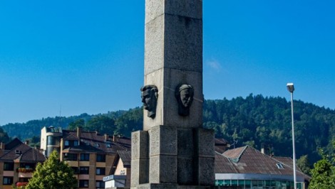Plecnikov spomenik nob visit radece